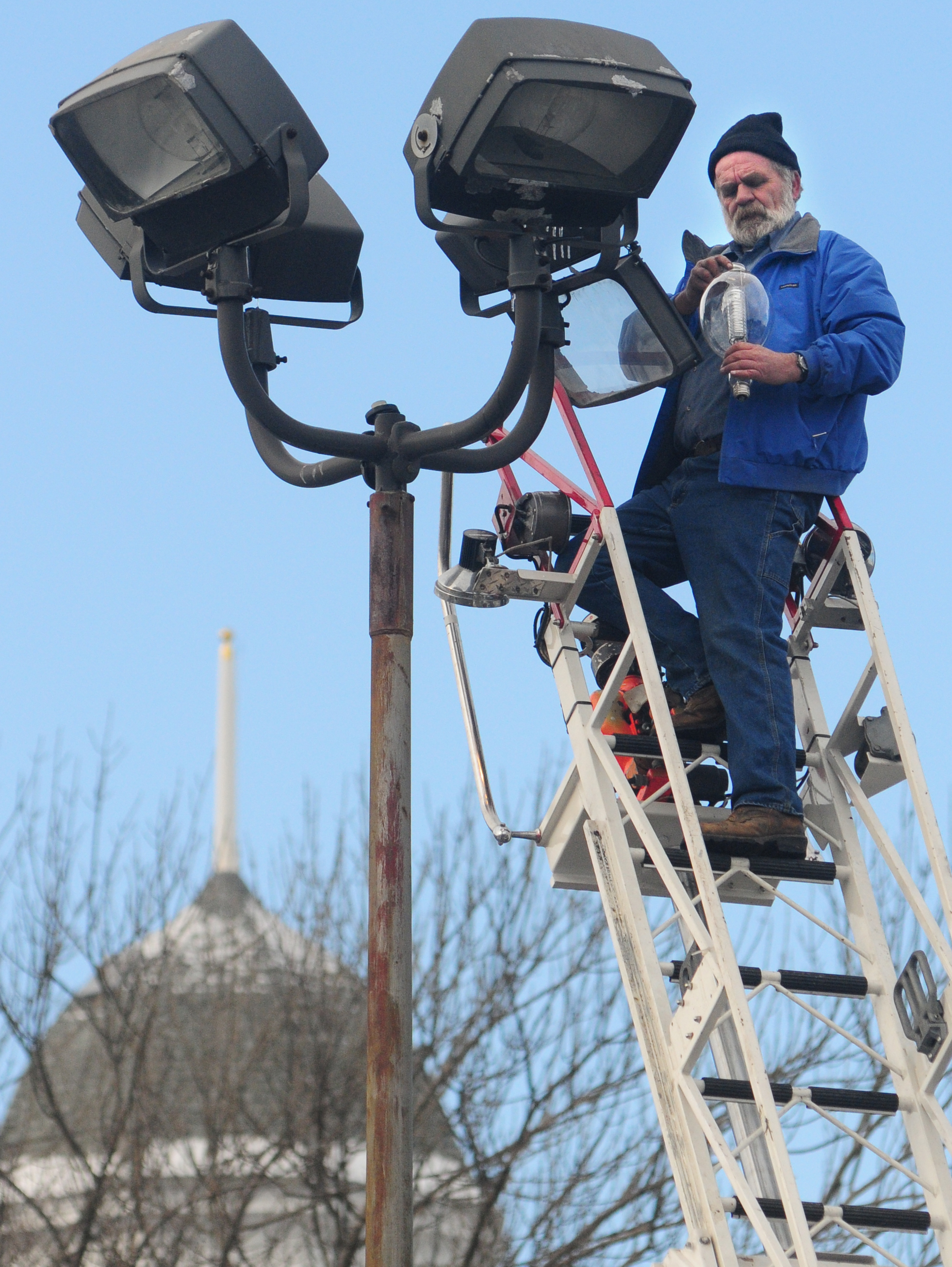 m-CLObathlightbulb-010909.JPG