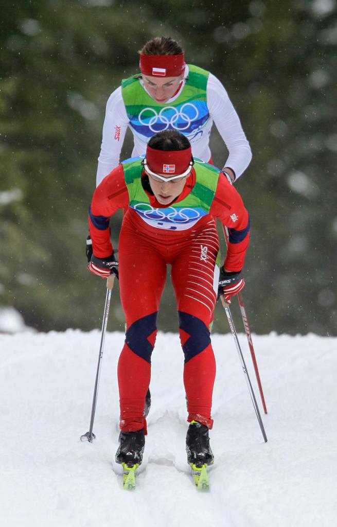 Marit Bjoergen of Norway leads Poland’s Justyna Kowalczyk at the start of the women’s 30K mass start classical cross country race.