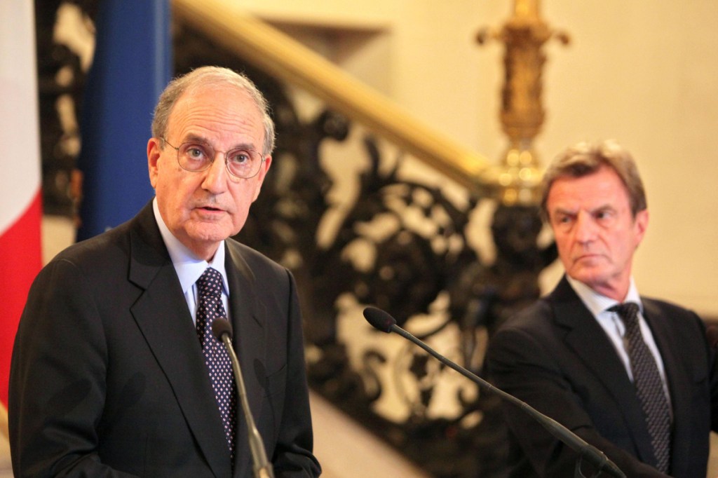 The U.S. special envoy for Mideast peace, George Mitchell, left, and French Foreign Minister Bernard Kouchner speak at a news conference after a meeting in Paris on Saturday.