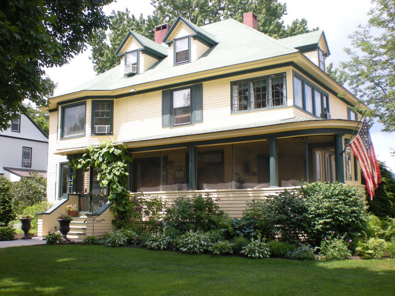 At the Oxford House Inn, diners can choose between a 1913 parlor and dining room, an enclosed back porch overlooking farmland, and a downstairs pub.