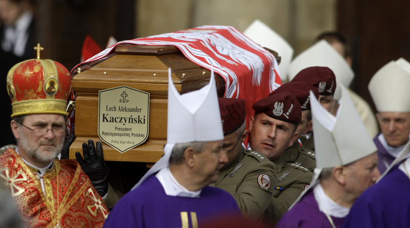 Soldiers carry the coffin of Polish President Lech Kaczynski out of St. Mary’s Basilica in Krakow, Poland, on Sunday.
