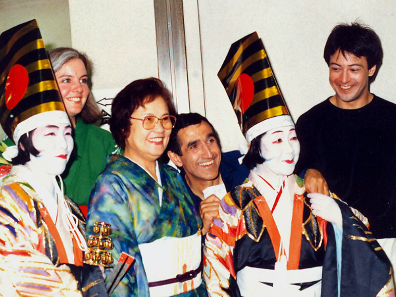 As part of the first cultural exchange between Portland and Shinagawa, Japan, in 1985, Portland sent groups of entertainers to perform in Shinagawa. Pictured above are former city manager Tim Honey’s wife, Honey; a Shinagawa friend; mimest Tony Montenaro; and shadow artist Lee Faulkner and actors from the Kabuki Theatre.