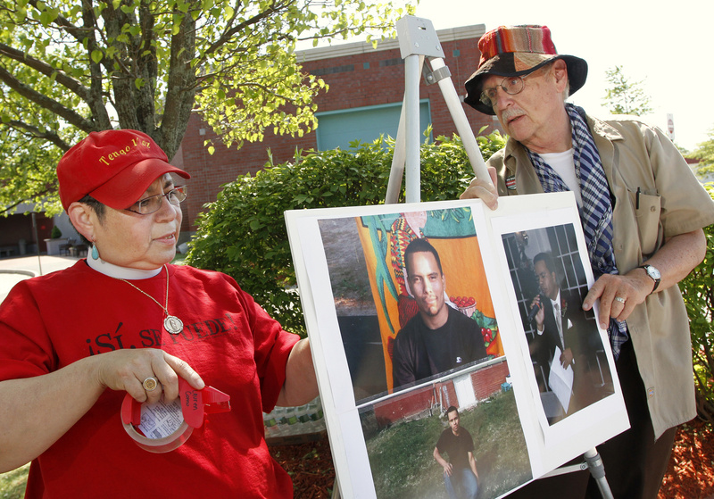 The Rev. Virginia Marie Rincon and Wells Staley-Mays put up photos before the vigil. “Selvin is not a criminal. We must make every effort to stay the deportation of this young man, who believed in the American dream,” Rincon said.