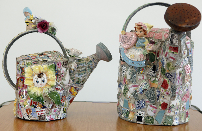 Watering cans, here as decorated by artist Bonnie Arkin, are among the many garden pieces that can be covered with a mosaic. do-it-yourself do it yourself 10000000 2010 10004000 krtnational national krtedonly LEI 10004003 krtfeatures features krt2010 krtgarden garden gardening leisure LIF FEA mct krthobby hobby krtlifestyle lifestyle 10004001