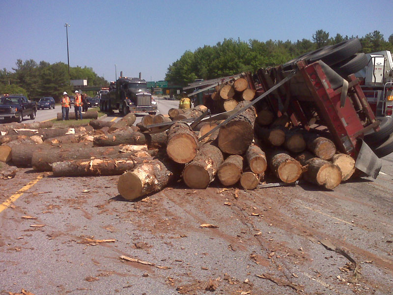 The load of logs and truck blocked two lanes of the connector, leading to other traffic jams as cars were diverted.