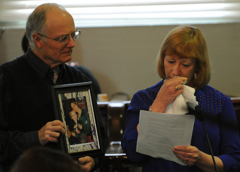 Richard Grindal holds a picture of his daughter, Rachel, on Monday as his wife, Rita, reads a statement during the sentencing of Corina Durkee and Earl Bieler for their daughter’s murder.