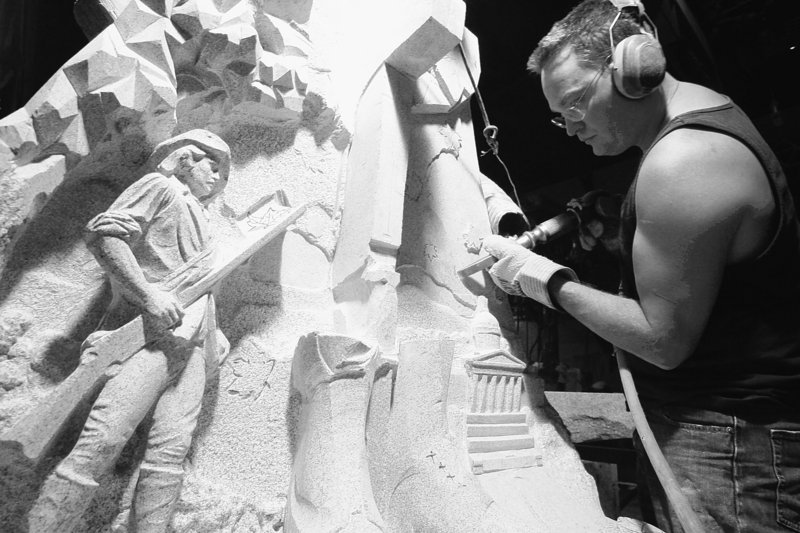 Granite sculptor Ken Maurice works on the Vermont Fallen Heroes Global War on Terror monument in Barre, Vt.