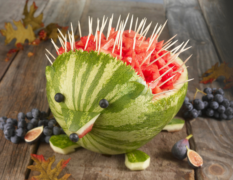 The watermelon hedgehog centerpiece is a guaranteed conversation starter. krtlifestyle lifestyle LEI krtfeatures features krthome home house housing FEA krtnational national krt2010 summer 2010 krtedonly LIF leisure mct 10009000 10000000