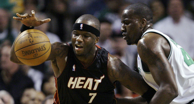 Jermaine O’Neal, left, a 14-year veteran and a six-time All-Star, is expected to sign with the Boston Celtics and replace Kendrick Perkins, right, who may miss at least half of next season with a severe knee injury.