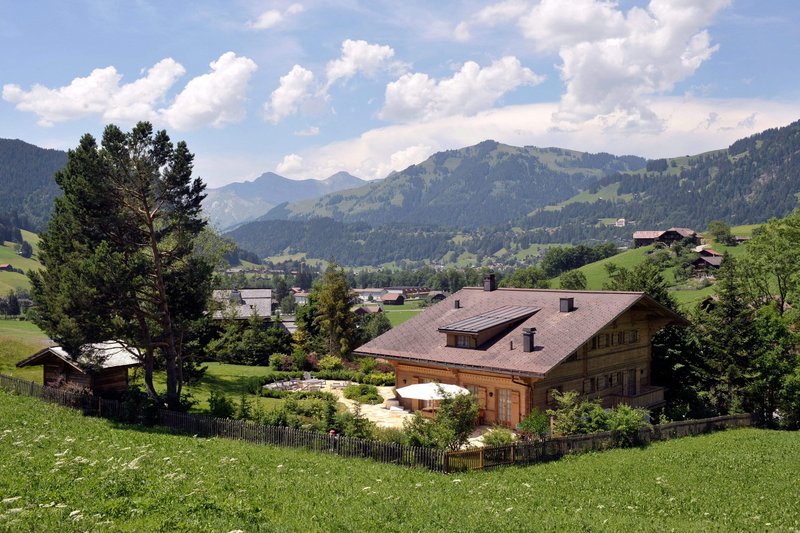 Director Roman Polanski is no longer confined to this Gstaad, Switzerland, chalet, named “Milky Way.” A U.S. warrant for his arrest remains in effect, however, on charges that he fled the United States on the eve of his sentencing after pleading guilty to having sex with a minor.