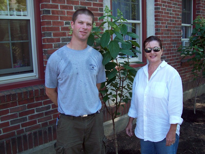 Neils Knudsen, left, and Lindsay Knapp, who designed a garden at Knudsen’s apartment building.