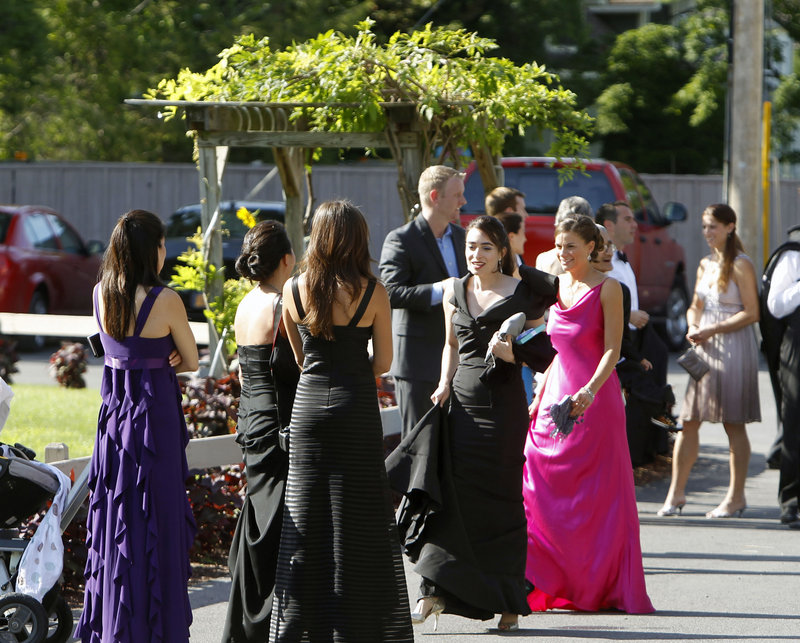 Guests wait for a bus to depart the Delamater Inn to go to Chelsea Clinton and Marc Mezvinsky’s wedding at the riverside estate of Astor Courts in Rhinebeck, N.Y., on Saturday.