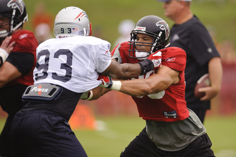 Marques Murrell, left, of the Patriots tangles with Tony Gonzalez of the Atlanta Falcons during a combined practice Tuesday. The teams will meet in an exhibition Thursday night.