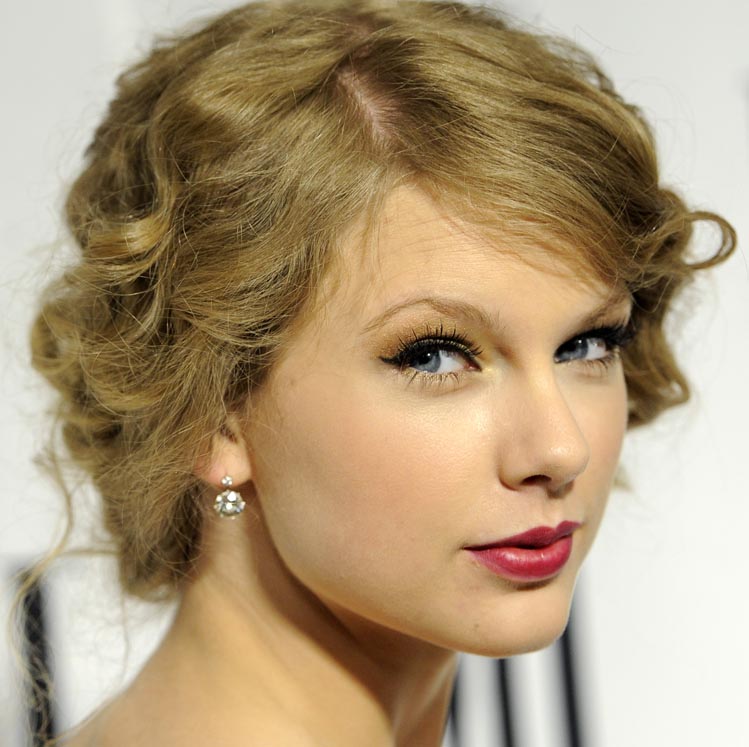 Taylor Swift is expected to be in Kennebunk for the television premiere of her video, although details about her plans are being kept under wraps.