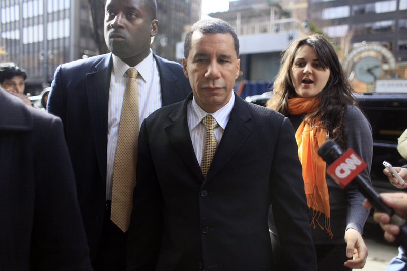 On “Saturday Night Live,” New York Gov. David Paterson made fun of show cast members and his job.