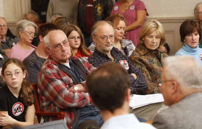 Racino supporters and opponents listen to speakers from the opposition discuss the proposal for Biddeford Downs, a racino and entertainment/hotel complex in Biddeford, at Monday night’s meeting in the City Council chambers.
