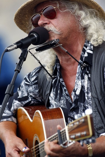The Arlo Guthrie Band performs on Wednesday in Brownfield.