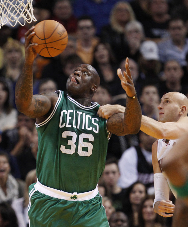 Shaquille O’Neal of the Boston Celtics gets inside position on Zydrunas Ilgauskas of the Miami Heat for a layup Thursday night during Boston’s 112-107 victory.