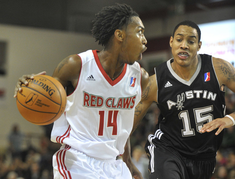 Jamar Smith of the Maine Red Claws looks for an opening Friday night while guarded by Kevin Palmer of the Austin Toros during Austin’s 103-97 victory in this season’s opener at the Portland Expo. Maine has seven rookies on its 10-player roster.