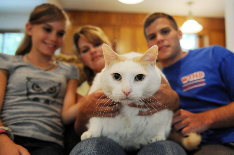 Donna Damiani, center, and her children Melissa, left, 12, and Vince, 17, hold their cat, Prince Chunk, at home in Washington Township, N.J., in 2008. The enormous cat, who became famous when found wandering in a South Jersey town after his owner lost her home to foreclosure, has died. He was about 10.