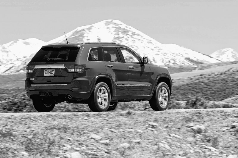 The 2011 Jeep Grand Cherokee is something that most SUVs today cannot aspire to be – a serious off-road vehicle.