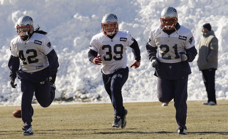 The New York Jets may be known for their runnng game, but BenJarvus Green-Ellis, left, and Danny Woodhead, working out at snowy Gillette Stadium Thursday, will be looking to do some running of their own Sunday for the Patriots.