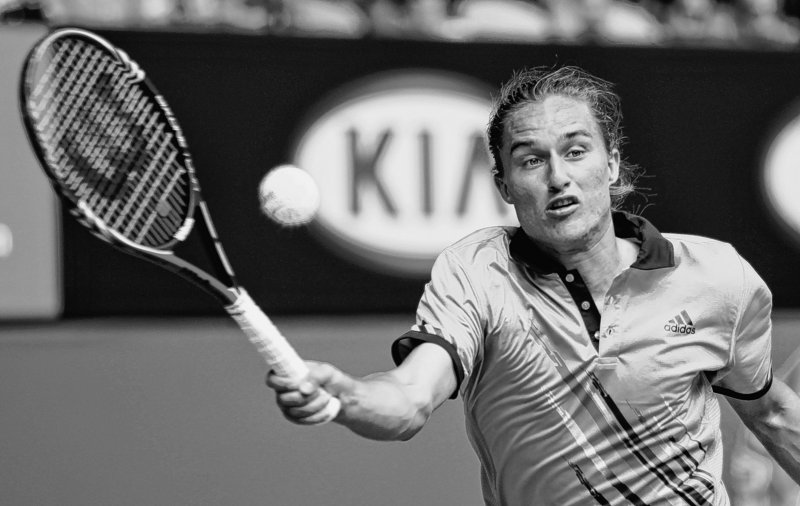 Alexandr Dolgopolov of Russia pulled off the biggest upset so far in the Australian Open men’s draw, beating No. 4 seed Robin Soderling to reach the quarterfinals.
