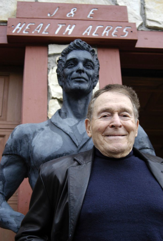 Jack LaLanne poses by a statue of himself in Morro Bay, Calif., in 2003. He promoted fitness before it became a national obsession.