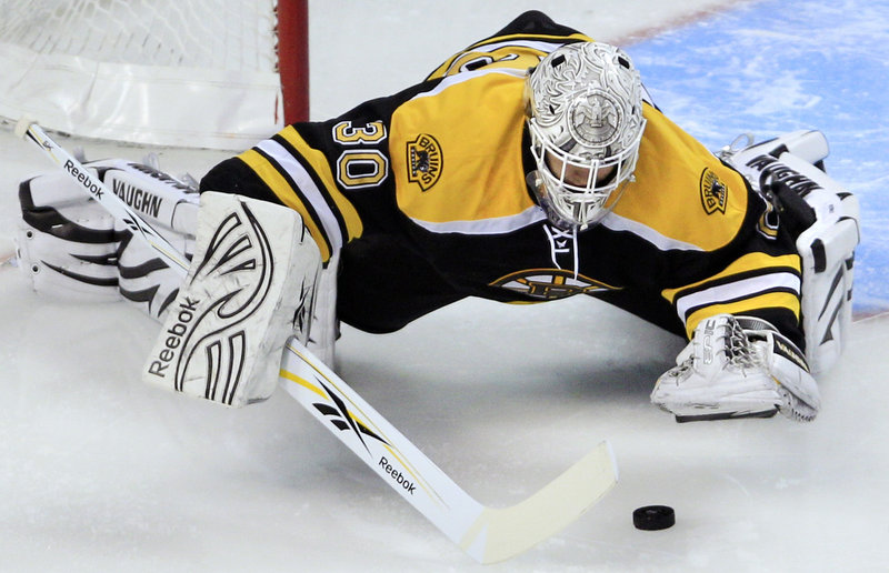 Bruins goalie Tim Thomas reaches out to smother a rebound after making one of his 34 saves in a win against Florida.