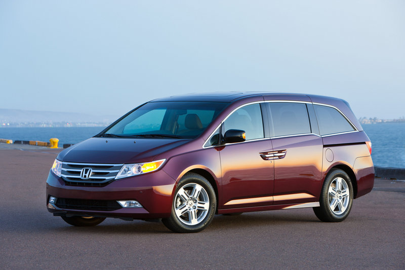 The 2011 Honda Odyssey’s new styling is distinctive enough that some minivan shoppers might love it while others dislike it. But its sporty appearance doesn’t compromise the assets for which people buy minivans: Interior space, convenience and versatility.