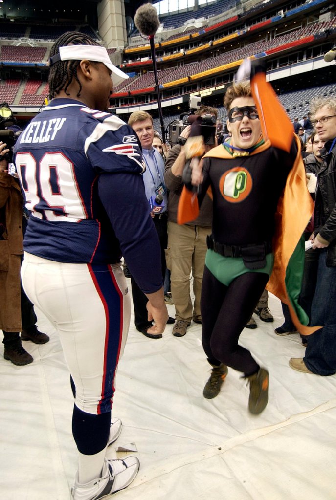 Ethan Kelley, a former backup defensive tackle for the New England Patriots, watches Nickelodeon's Pick Boy dance at the 2004 Super Bowl Media Day.