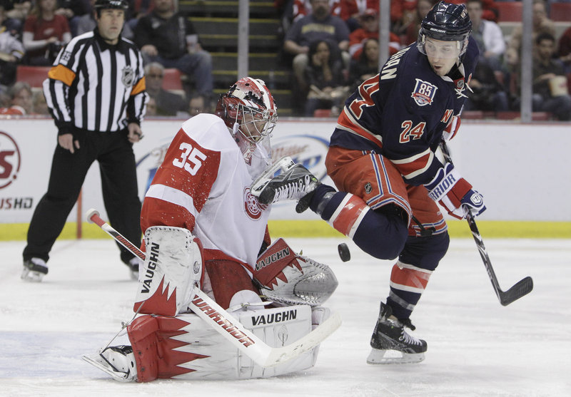 Ryan Callahan of the New York Rangers plays the puck in front of Detroit goalie Jimmy Howard during the second period of the Red Wings’ 3-2 win at Detroit on Monday.