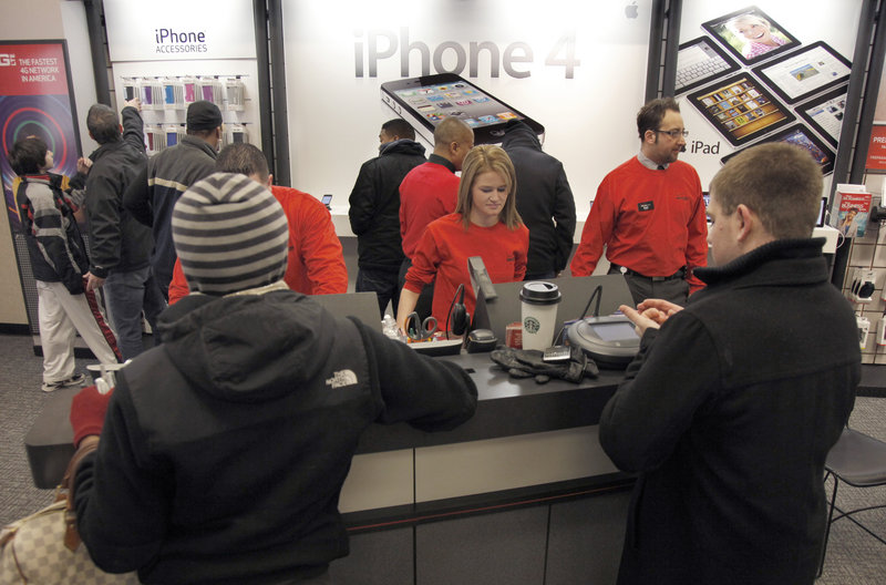 Customers crowd the Verizon Wireless store in Beachwood, Ohio, on Thursday. Until Verizon’s arrival, some people were excluded from the iPhone club because of AT&T’s exclusive distribution deal and spotty coverage.