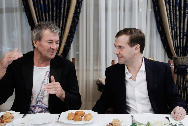 Russian President Dmitry Medvedev, right, talks with Ian Gillan of Deep Purple.