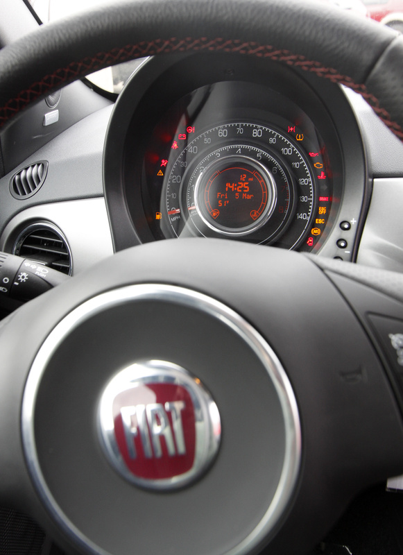 The dashboard of the Fiat 500 looks like it is on a sports car.