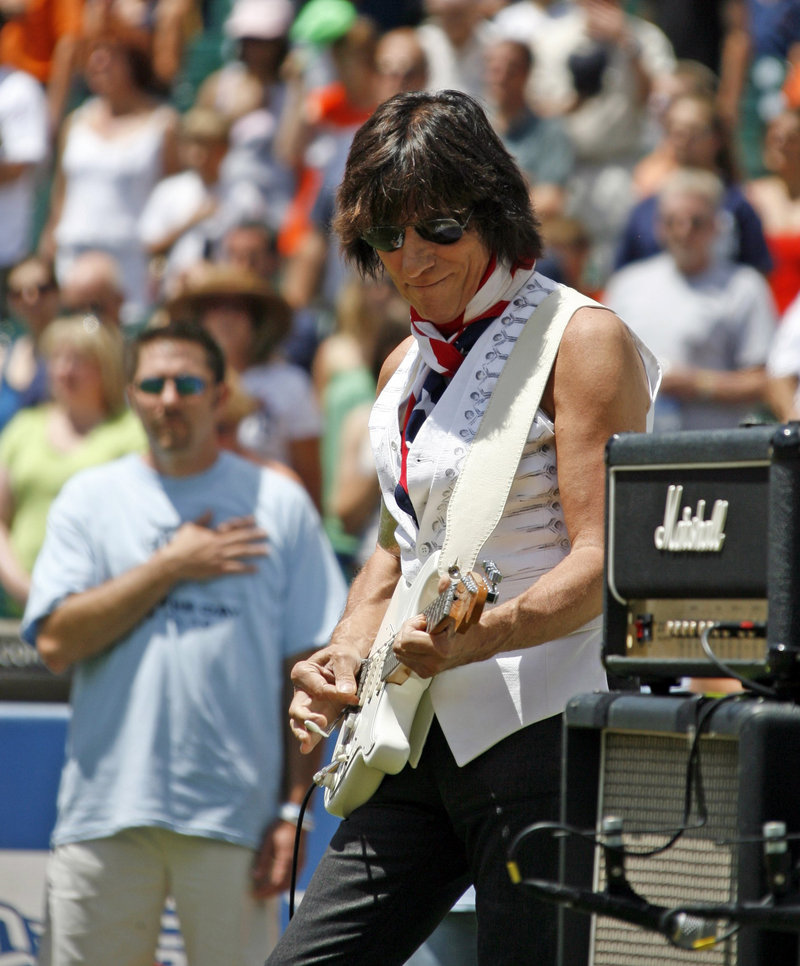 Jeff Beck paid tribute to Les Paul in a concert recently documented on DVD and CD.