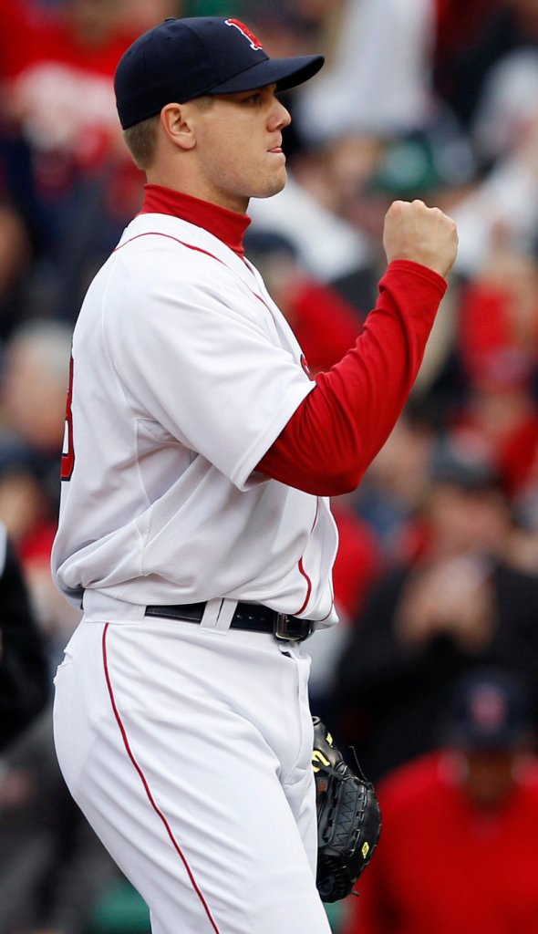 Jonathan Papelbon, coming off his worst season, ended the game by stifling the Yankees in a 1-2-3 ninth.