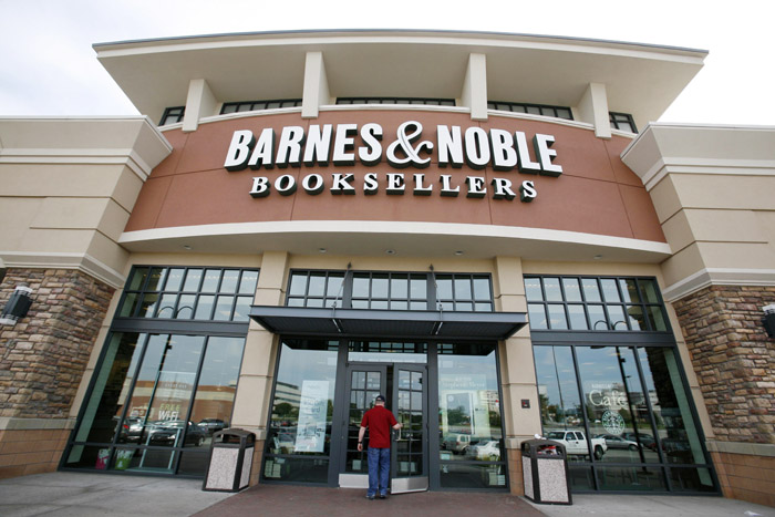 Online retail, media and communications conglomerate Liberty Media Corp. has offered to buy Barnes & Noble for $17 per share, or about $1.02 billion.