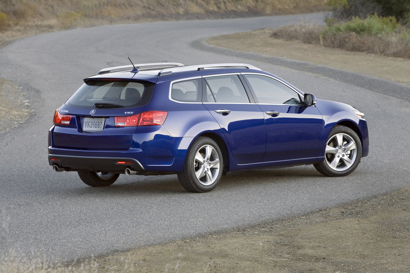 The Acura TSX Sport Wagon has the equally great lines from both the front and the rear.