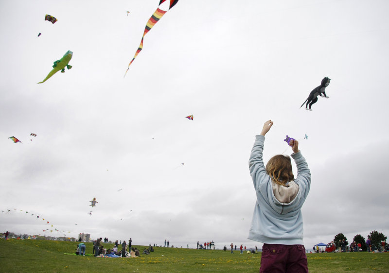 Cori Farnham, 10, of North Yarmouth tries to put her kite in the air.