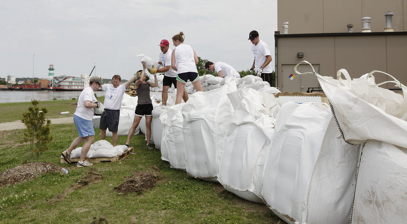 Volunteers in Sioux City, Neb., build a levee with sand bags, hoping to protect the Norm Waitt Sr. YMCA from expected flooding by the Missouri River.