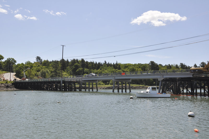 The new Knickerbocker Bridge enables traffic to pass over the Back River between the town of Boothbay and Hodgdon Island. Its composite beams are expected to last 100 years and require little if any maintenance.