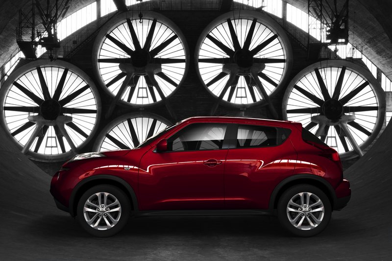 The Juke in profile is distinctive, and the flaws of the front are not as noticeable.
