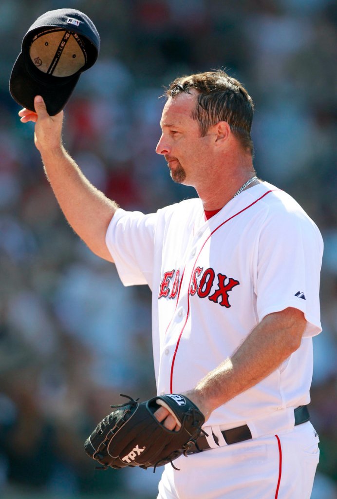 Boston’s Tim Wakefield tips his cap to acknowledge an ovation after he recorded his 2,000th strikeout Sunday.