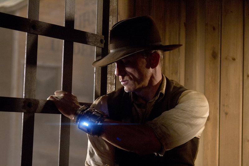 Daniel Craig plays a loner who wanders into an 1875 cowboy town with a glowing metal bracelet affixed to his wrist – a futuristic accessory that comes in quite handy when the unfriendly aliens come to town.