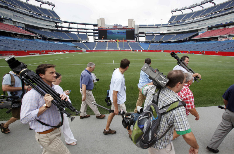 With players arriving at Gillette Stadium this week in anticipation of today s formal opening of training camp, members of the media are also showing up for work.
