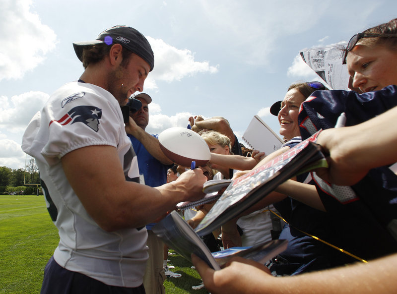 Wes Welker and many of his teammates took the time to acknowledge the fans who braved the sun and made sure they were around for the first day of training camp after the league’s protracted lockout.