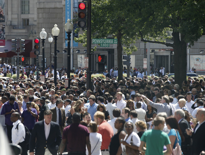 People crowd Pennsylvania Avenue in Washington today, as they evacuate buildings following an earthquake that was centered northwest of Richmond, Va.