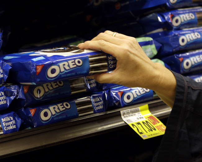 Kraft Foods Inc. plans to split into two publicly traded companies, with one concentrating on snacks like Oreo cookies, Trident gum and Cadbury chocolates while the other focuses on the North American grocery business that includes Kraft cheese and Maxwell House coffee.