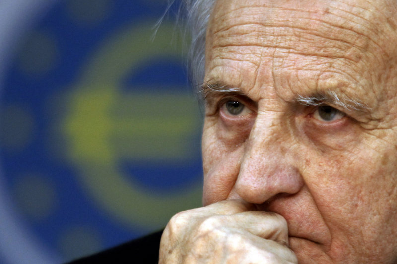 Remarks by European Central Bank President Jean-Claude Trichet failed to keep the euro from falling in value Thursday.